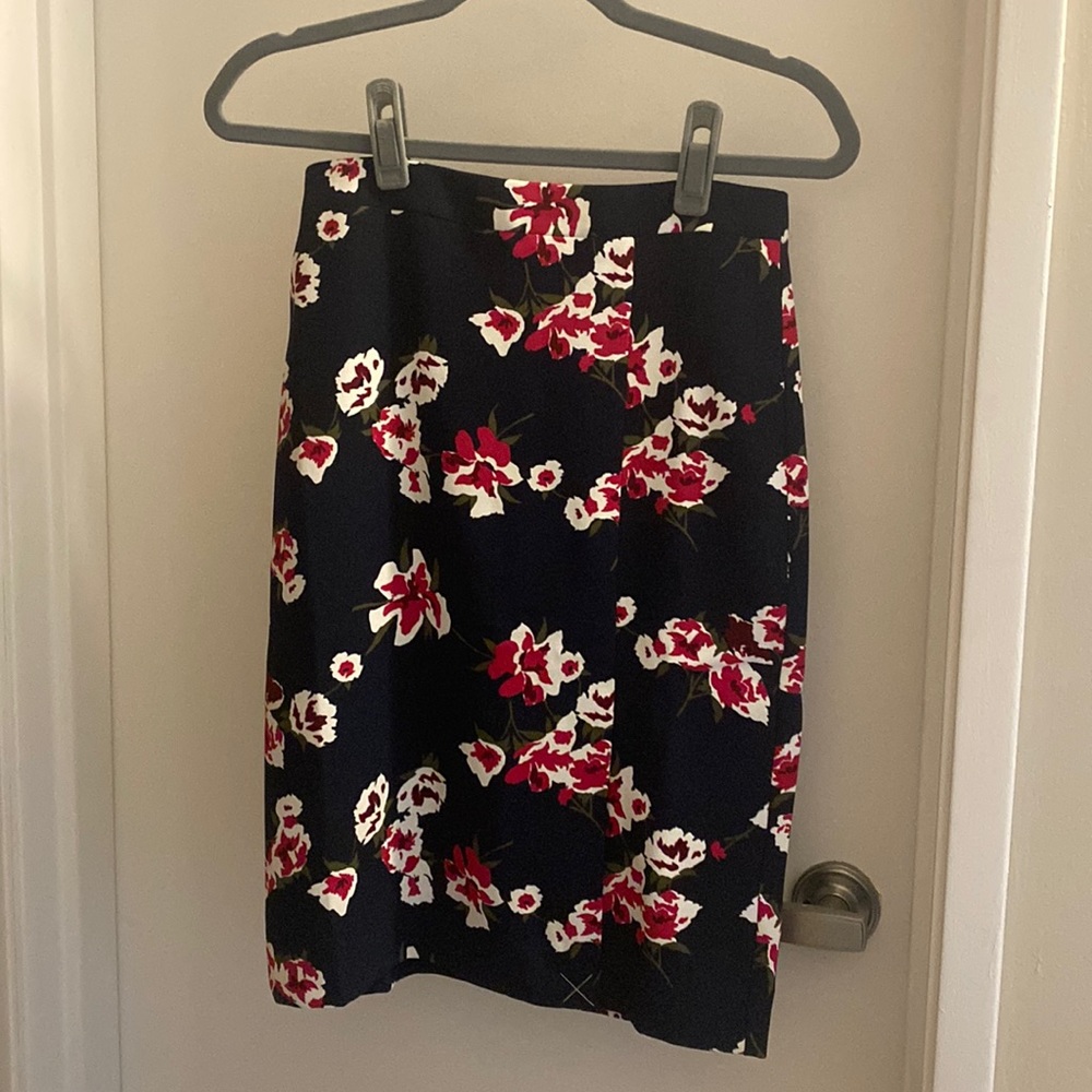 Adorable floral pencil skirt!